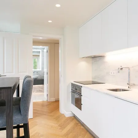 Duplex 2 Bdr, Parking And Balcony! Lägenhet *