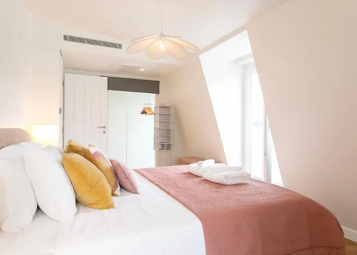 Duplex 2 Bdr, Parking And Balcony! *