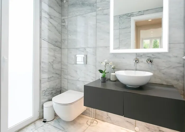 Duplex 2 Bdr, Parking And Balcony! * Lisboa