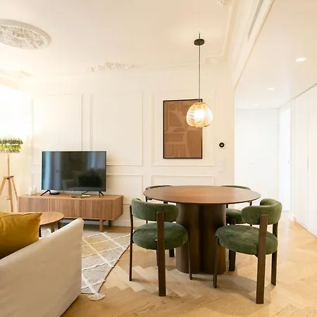 Duplex 2 Bdr, Parking And Balcony! Appartement