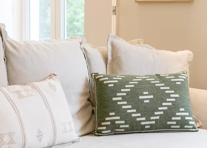 Duplex 2 Bdr, Parking And Balcony!