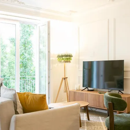 Duplex 2 Bdr, Parking And Balcony! Appartamento Lisbona