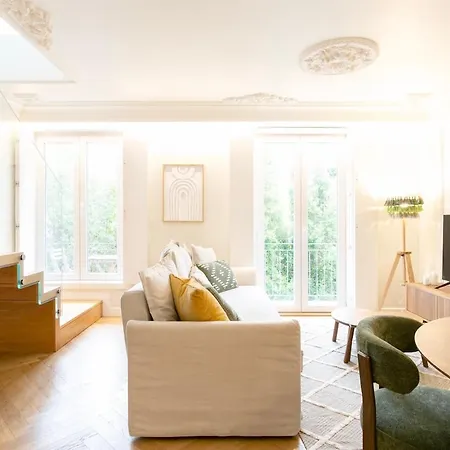 Appartamento Duplex 2 Bdr, Parking And Balcony! Lisbona