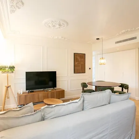 Duplex 2 Bdr, Parking And Balcony! Lägenhet