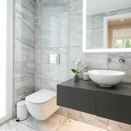 Duplex 2 Bdr, Parking And Balcony! * Lisboa